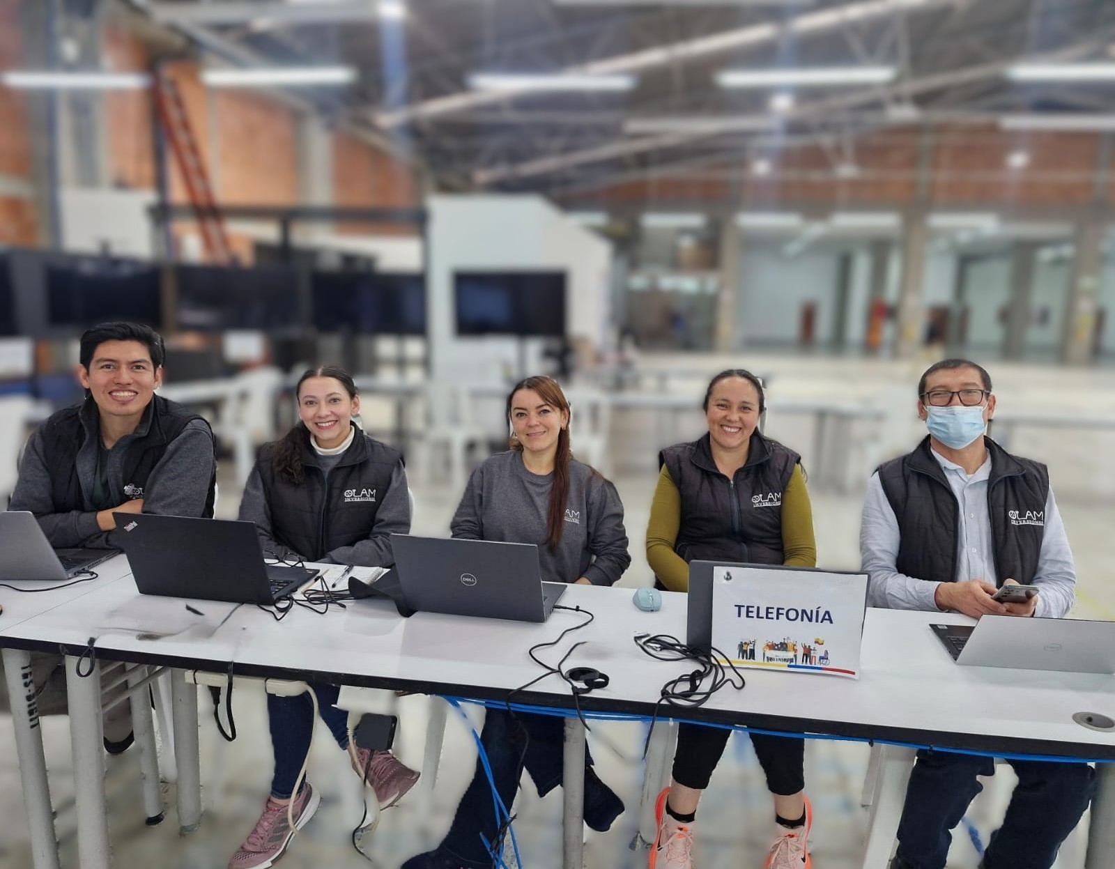 Equipo técnico de OLAM INVERSIONES SAS en entorno corporativo